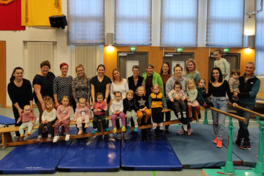 Übungsleiterwechsel beim Eltern-Kind-Turnen